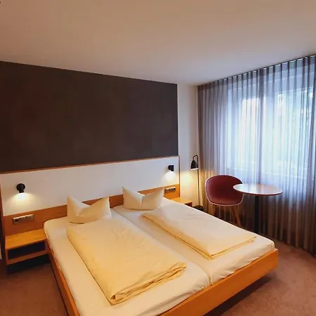 Restaurant Adler מלון 3*