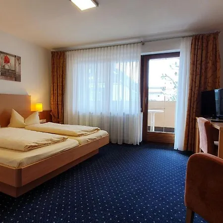 Restaurant Adler מלון 3*