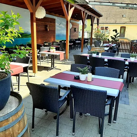 Restaurant Adler מלון